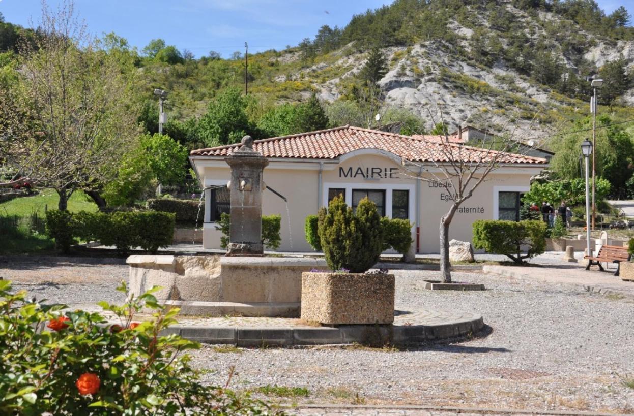 Auberge De Barret Sur Meouge 외부 사진